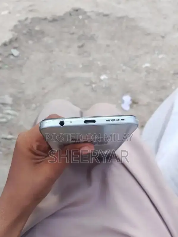 Android Mobile Device - Excellent Condition with Charger and Box