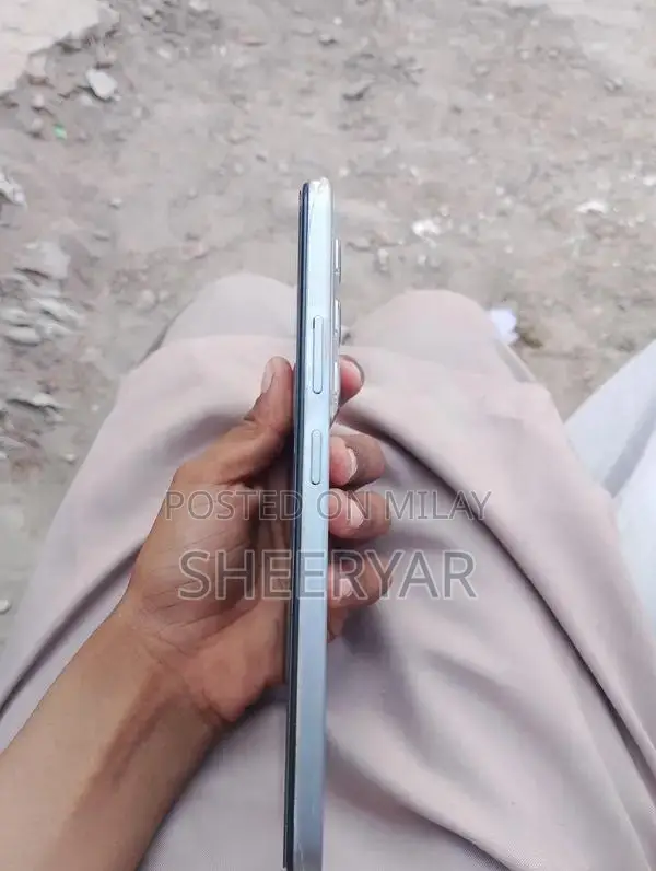 Android Mobile Device - Excellent Condition with Charger and Box