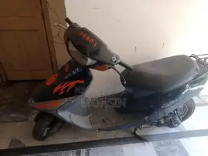 Photo - Honda 50cc Automatic Transmission Petrol Scooter