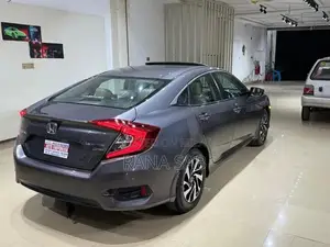 Honda Civic 2017 Sedan - Low Mileage Urban Vehicle