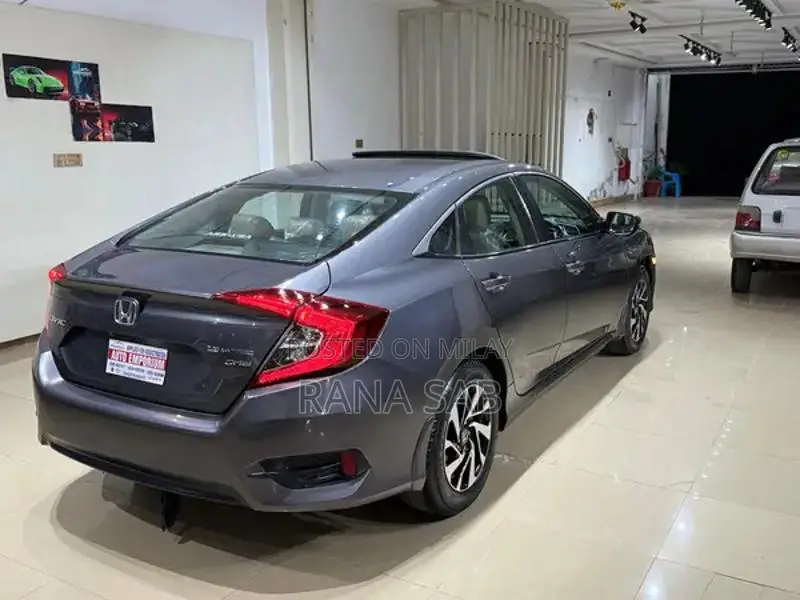 Honda Civic 2017 Sedan - Low Mileage Urban Vehicle
