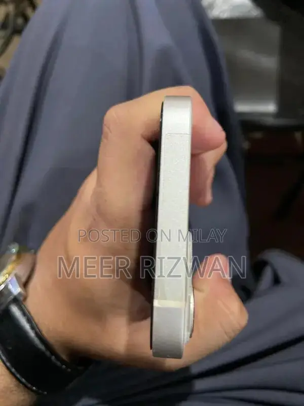 Apple iPhone 13 128GB Smartphone - Near Mint Condition