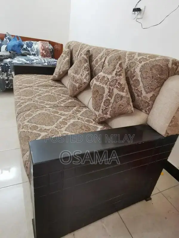 5-Seater Living Room Sofa Set in Excellent Condition