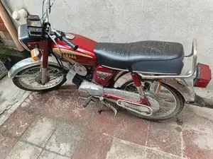 Yamaha 100cc Motorcycle - Reliable Single Cylinder Bike