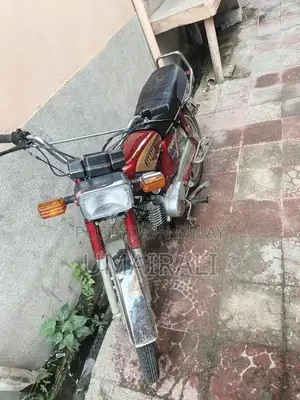 Yamaha 100cc Motorcycle - Reliable Single Cylinder Bike