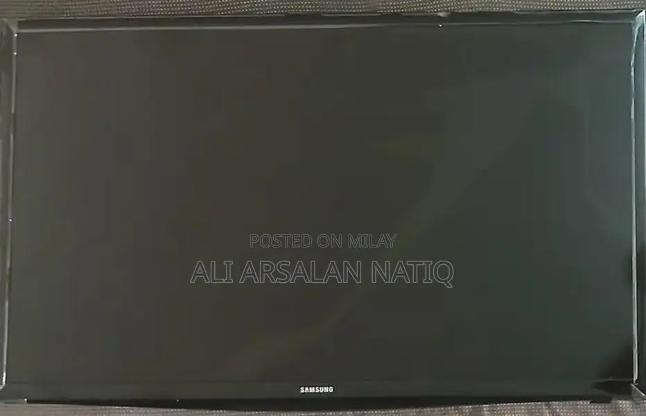 Samsung 32-inch LCD Monitor with Functional Motherboard