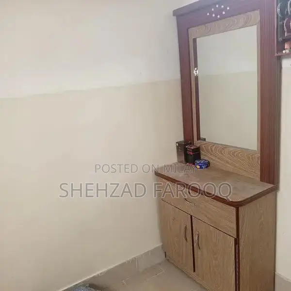 3-Piece Bedroom Furniture Set in Fresh Condition