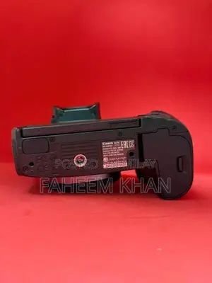 Photo - Canon EOS R Mirrorless Digital Camera