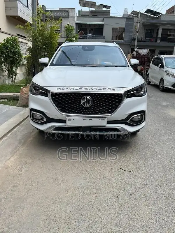 2024 MG HS Essence Compact SUV