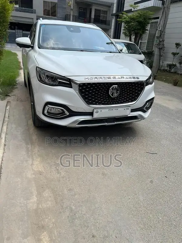 2024 MG HS Essence Compact SUV