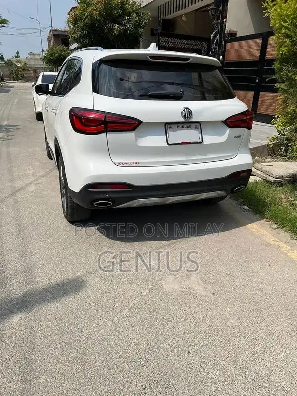 2024 MG HS Essence Compact SUV