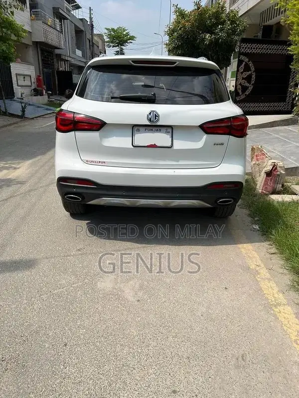 2024 MG HS Essence Compact SUV