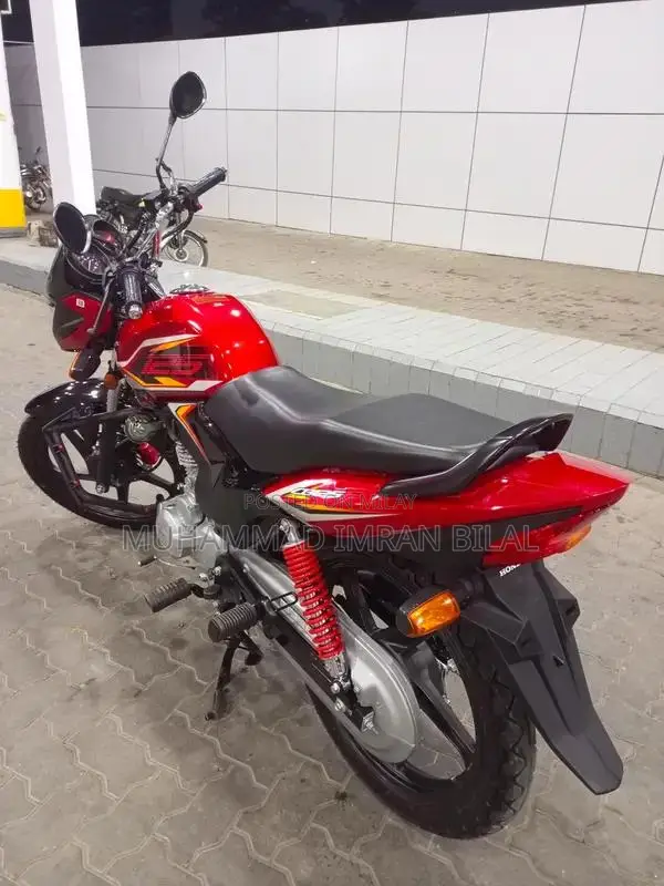 Honda CB 125F Motorcycle - Low Mileage Sporty Urban Bike