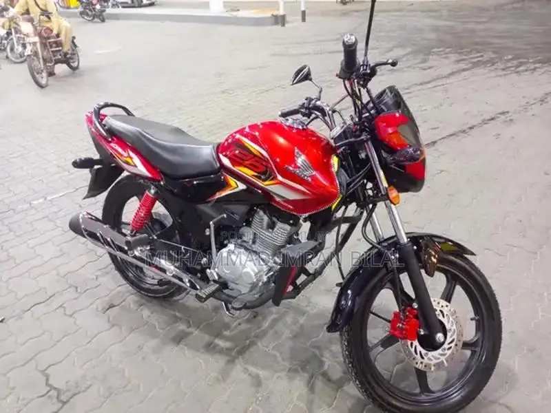 Honda CB 125F Motorcycle - Low Mileage Sporty Urban Bike