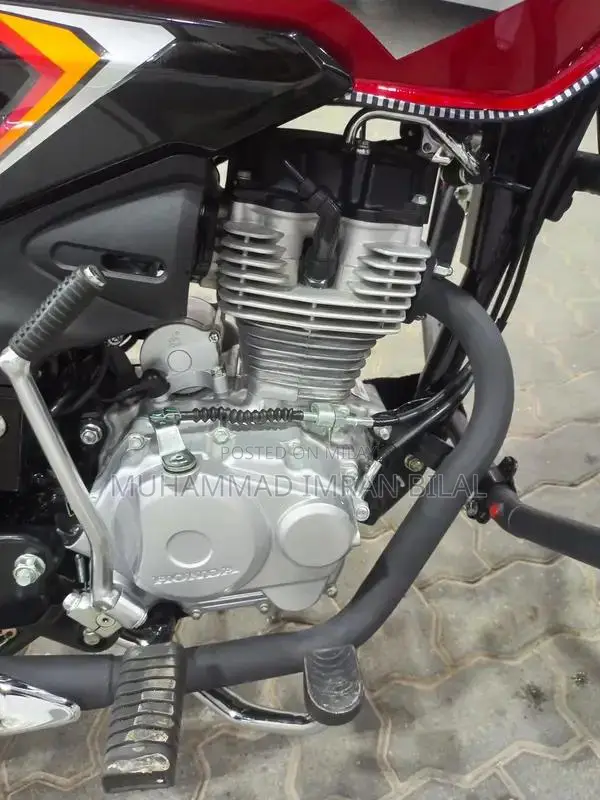 Honda CB 125F Motorcycle - Low Mileage Sporty Urban Bike