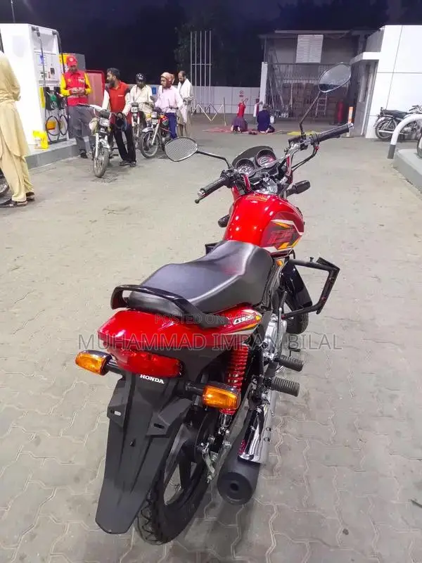 Honda CB 125F Motorcycle - Low Mileage Sporty Urban Bike