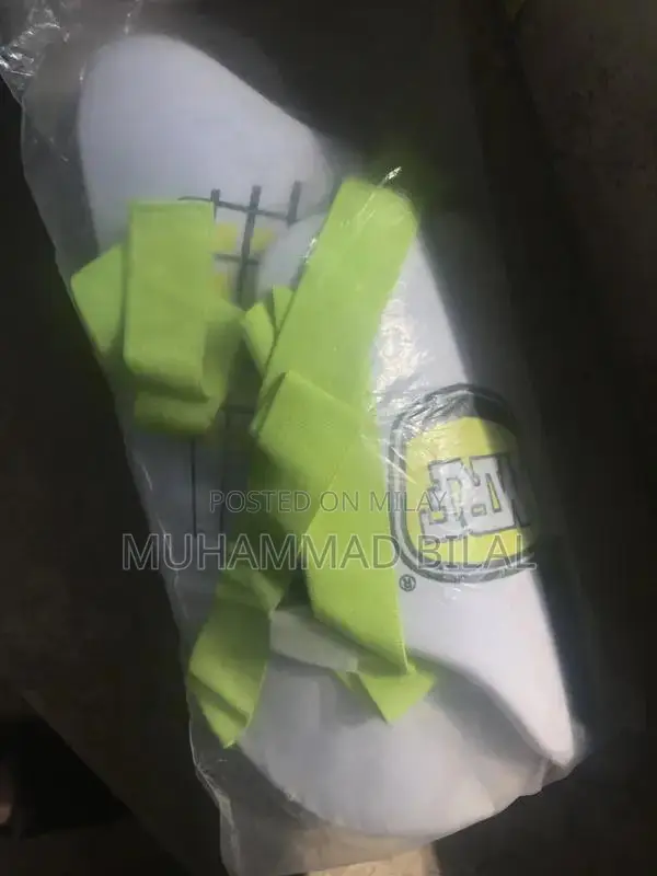 Cricket Kit with Protective Gear and Carry Bag