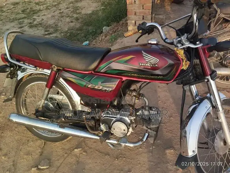 CD 70 Motorcycle - Classic Commuter Bike