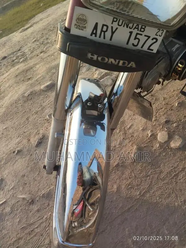 CD 70 Motorcycle - Classic Commuter Bike