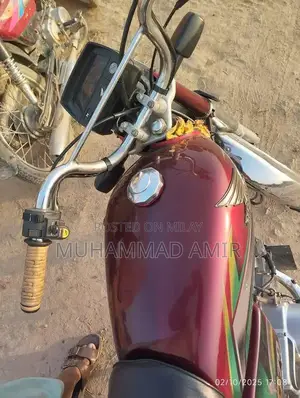 CD 70 Motorcycle - Classic Commuter Bike