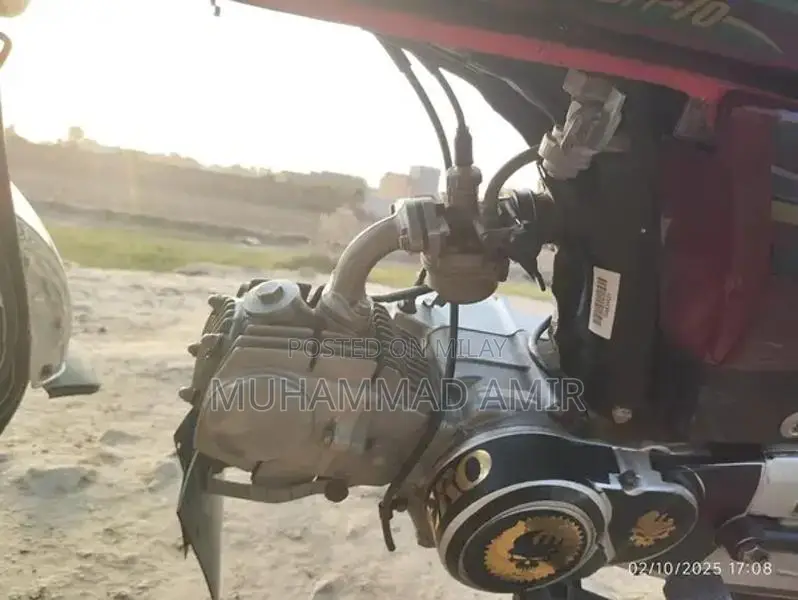 CD 70 Motorcycle - Classic Commuter Bike