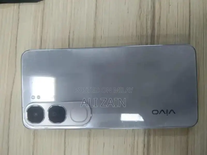 Sleek Vivo Smartphone with High-Performance Camera