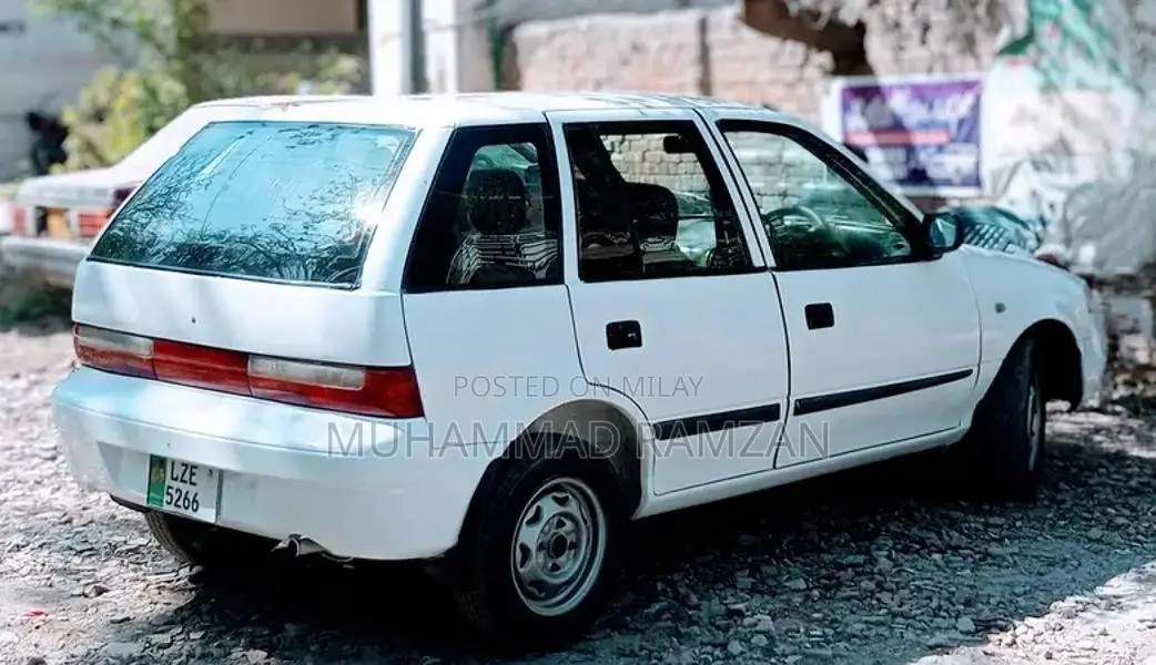 Cultus Compact Sedan - Reliable Urban Commuter Vehicle