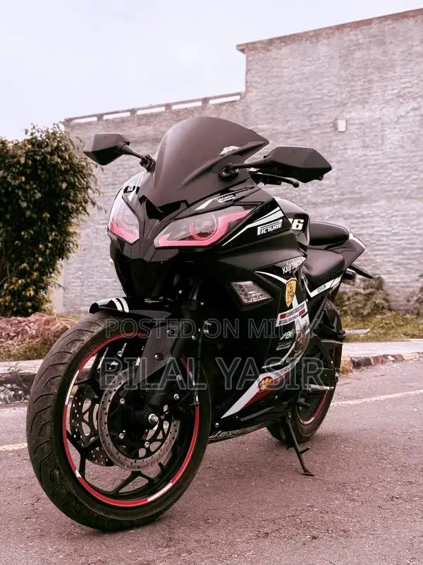 Kawasaki Ninja 250cc Sport Motorcycle - Low Mileage 2022 Model