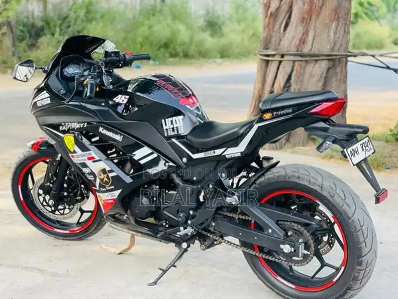 Kawasaki Ninja 250cc Sport Motorcycle - Low Mileage 2022 Model