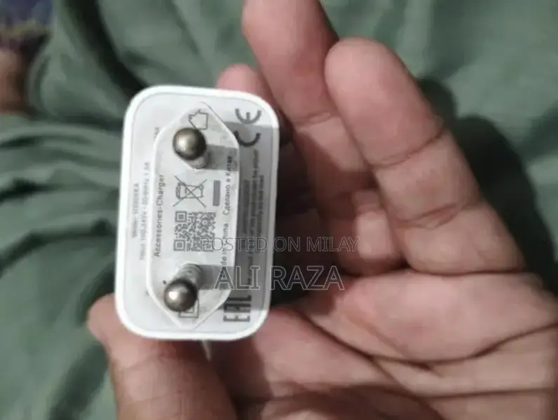 33W Fast Charging Adapter for Mobile Devices