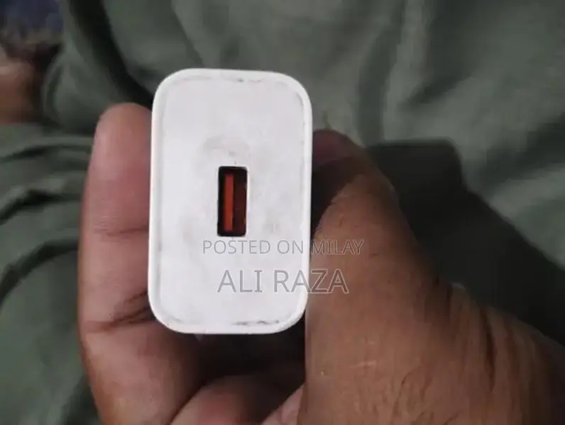 33W Fast Charging Adapter for Mobile Devices