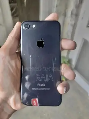 Photo - Apple iPhone 7 32GB Black Smartphone