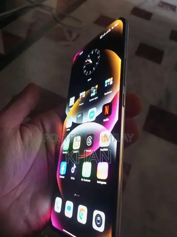 Mi 11 Ultra Smartphone with Rear Display and Touchscreen