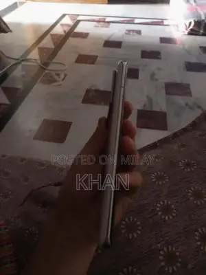 Mi 11 Ultra Smartphone with Rear Display and Touchscreen