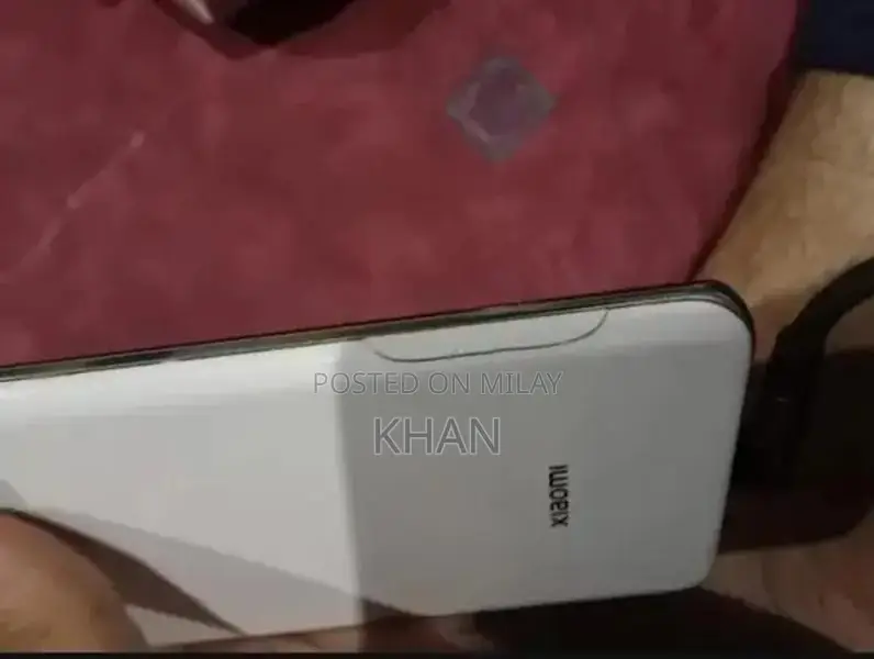 Mi 11 Ultra Smartphone with Rear Display and Touchscreen