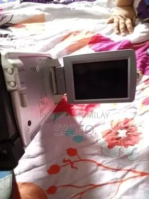 Compact Digital Camera with Multiple Device Compatibility