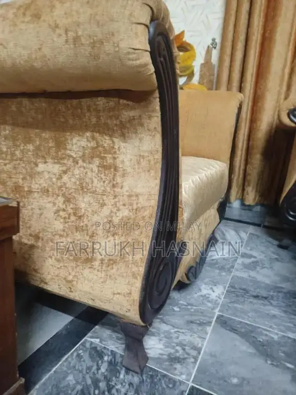 Spacious 7-Seater Sofa Set with Dewan - Minimal Use