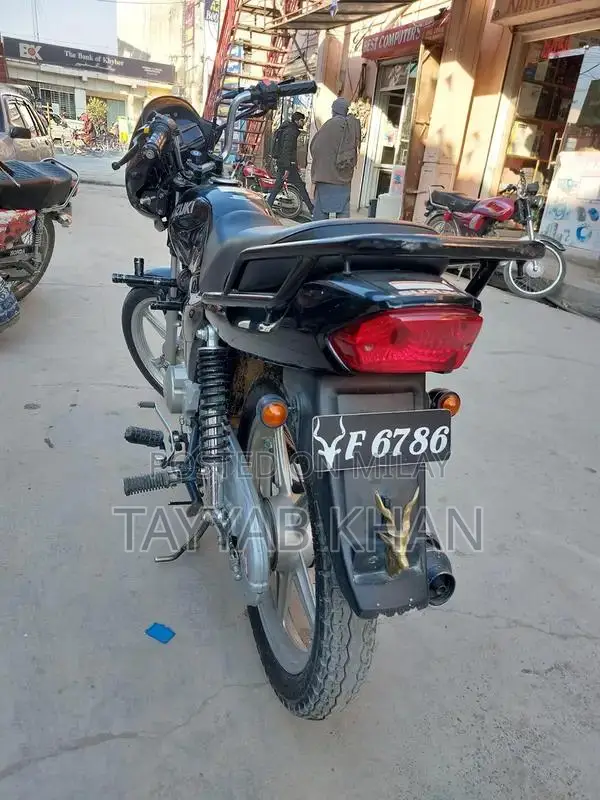 Suzuki 110 GD Motorcycle - Reliable Two-Wheeler