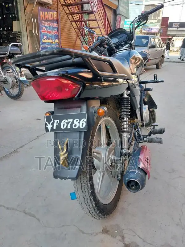 Suzuki 110 GD Motorcycle - Reliable Two-Wheeler