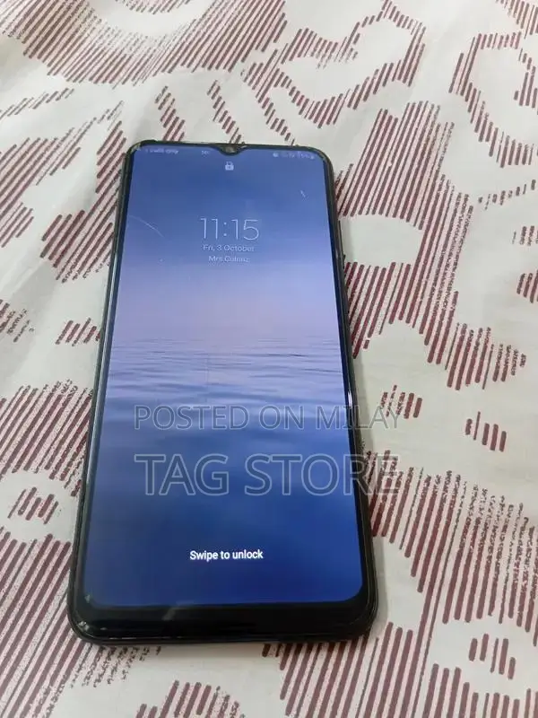 Samsung Budget Smartphone with Broken Screen, 4GB RAM
