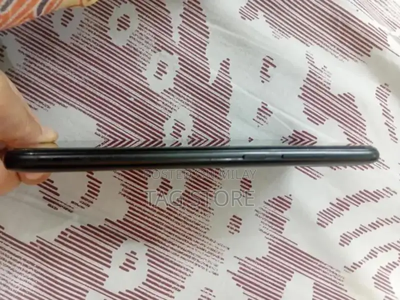 Samsung Budget Smartphone with Broken Screen, 4GB RAM