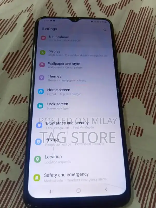 Samsung Budget Smartphone with Broken Screen, 4GB RAM
