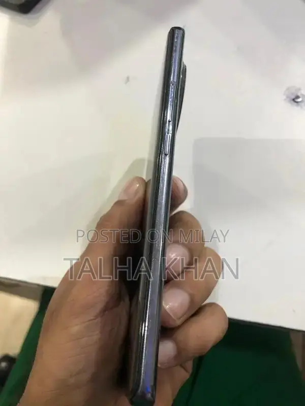 Powerful Smartphone 256GB Storage Dual SIM In-Display Fingerprint