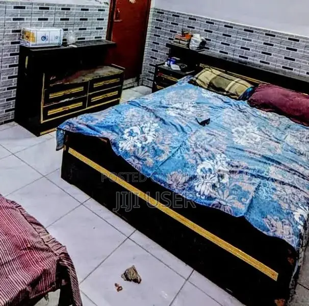 Solid Wood Vintage Complete Bedroom Furniture Set