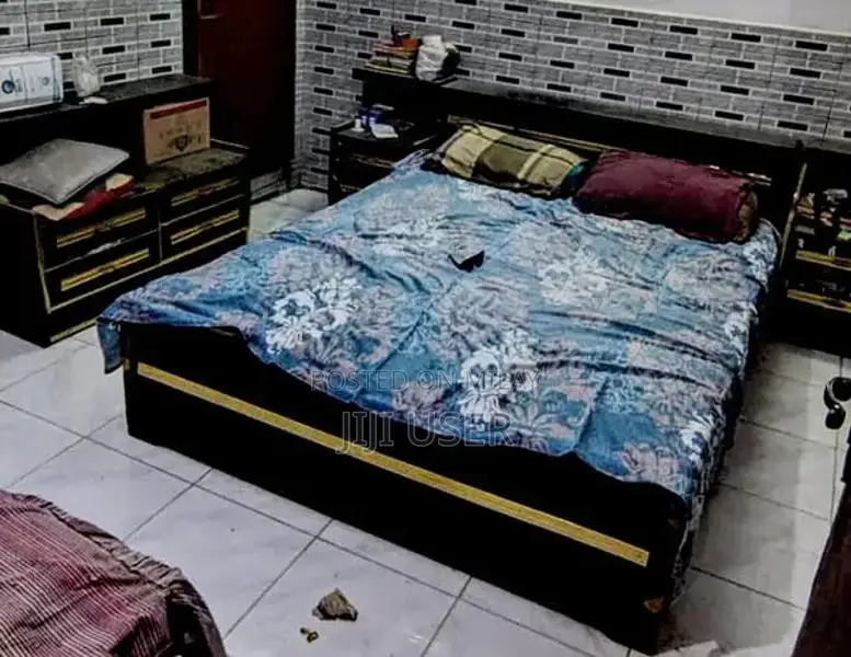 Solid Wood Vintage Complete Bedroom Furniture Set