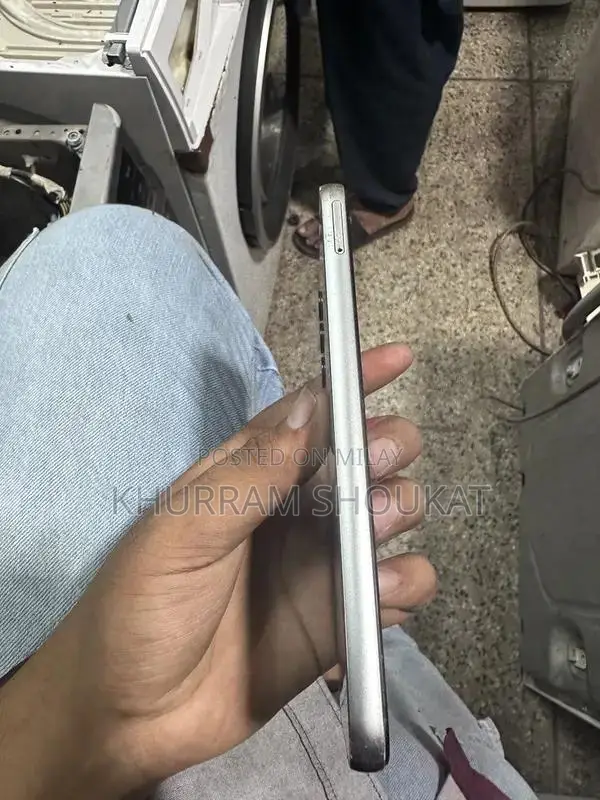 Smartphone Back Repair Service with Box and Charger
