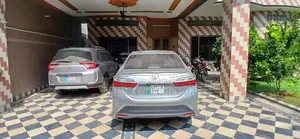 Toyota Corolla Gli Sedan 2015 - Reliable Compact Car