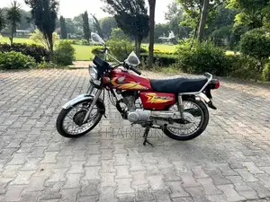Photo - Honda 125cc Motorcycle - Clean, Low Mileage, Well-Maintained