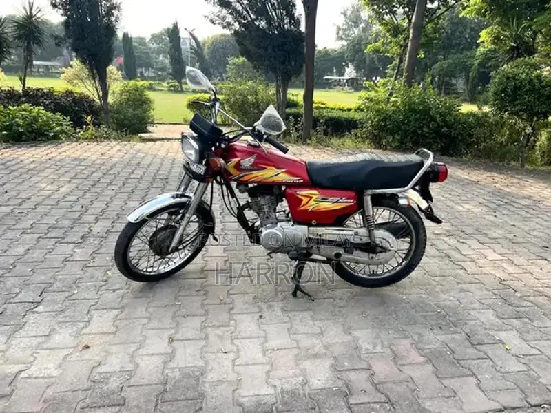 Honda 125cc Motorcycle - Clean, Low Mileage, Well-Maintained