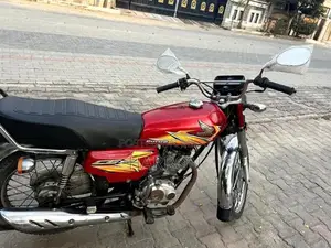 Honda 125cc Motorcycle - Clean, Low Mileage, Well-Maintained